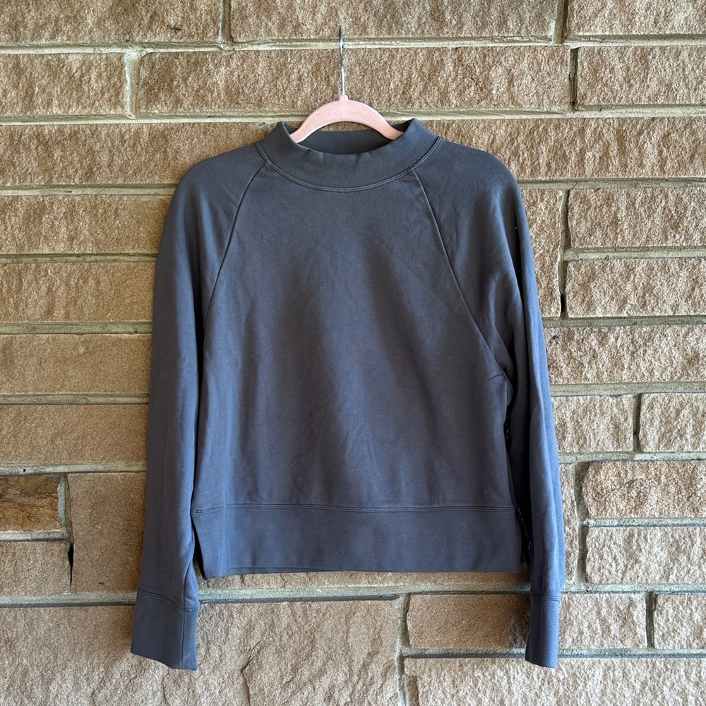 On Running Mock Neck Sweatshirt – Dark Gray/Blue, Size Medium